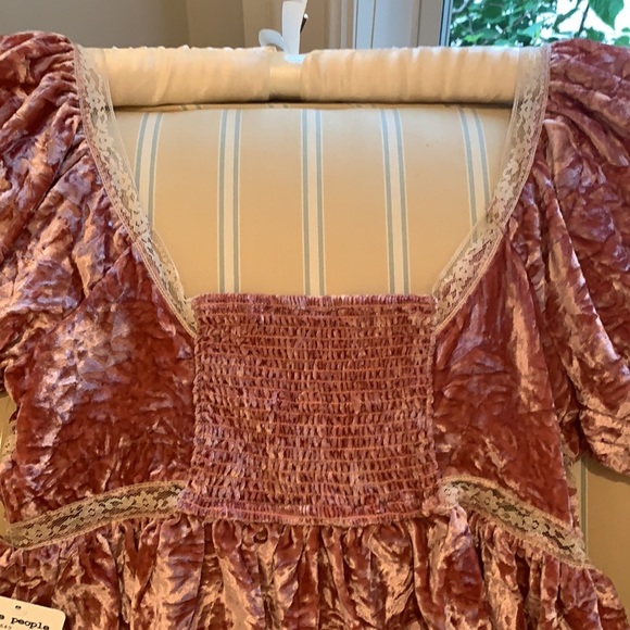 FREE PEOPLE VELVET AND LACE  CROPPED TOP IN MAUVE - Picture 13 of 16